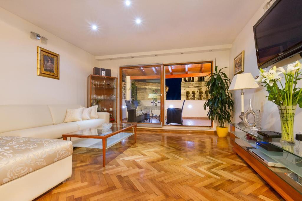 Apartment Penthouse Matkovic *
